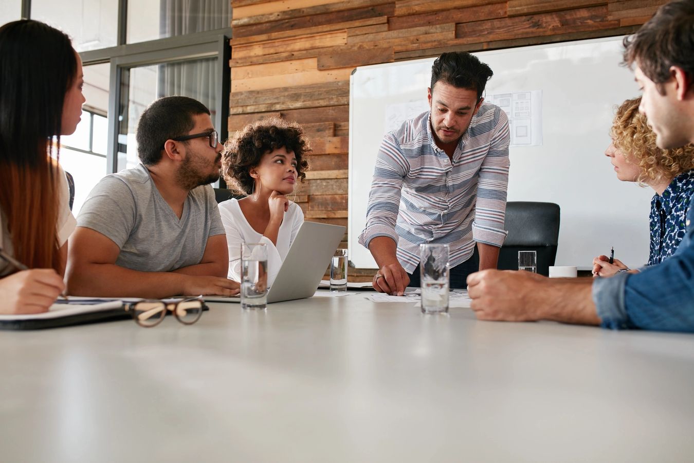 LG Advising team in collaborative meeting